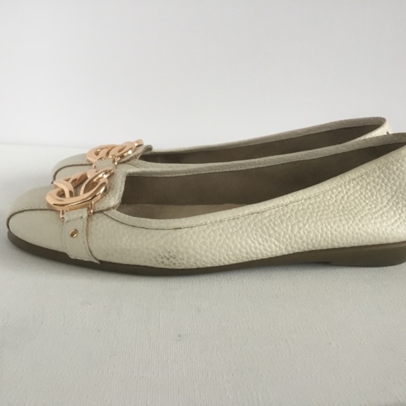AEROSOLES Flats Off-white with Gold Buckle 9 1/2 - Picture 5 of 8